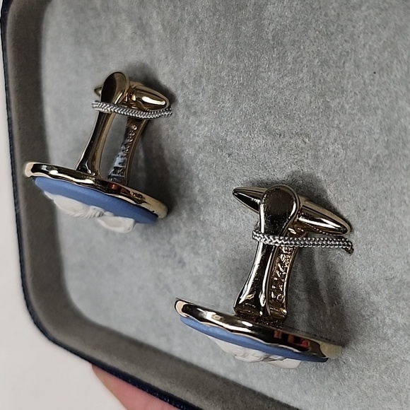 Wedgwood 1759 England 10k gold tone cufflinks - Picture 13 of 13